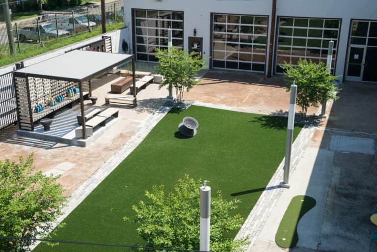 center615-designated-desk-courtyard-view